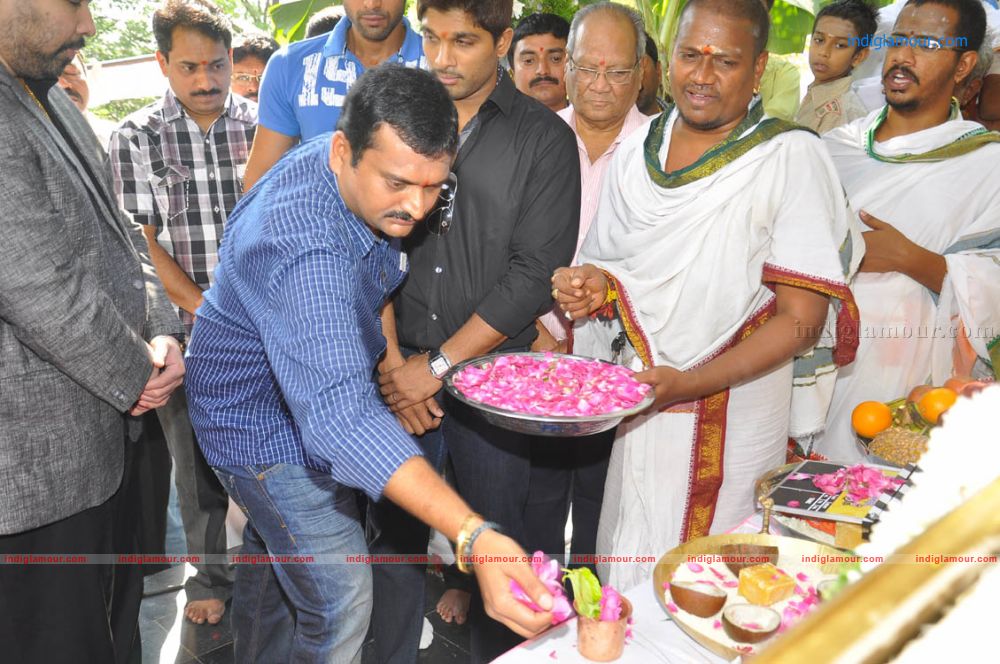 Iddarammailatho Movie Opening Photos Event hd photo