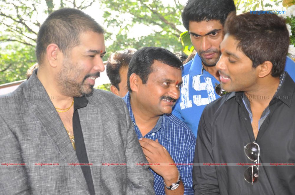 Iddarammailatho Movie Opening Photos Event hd photo