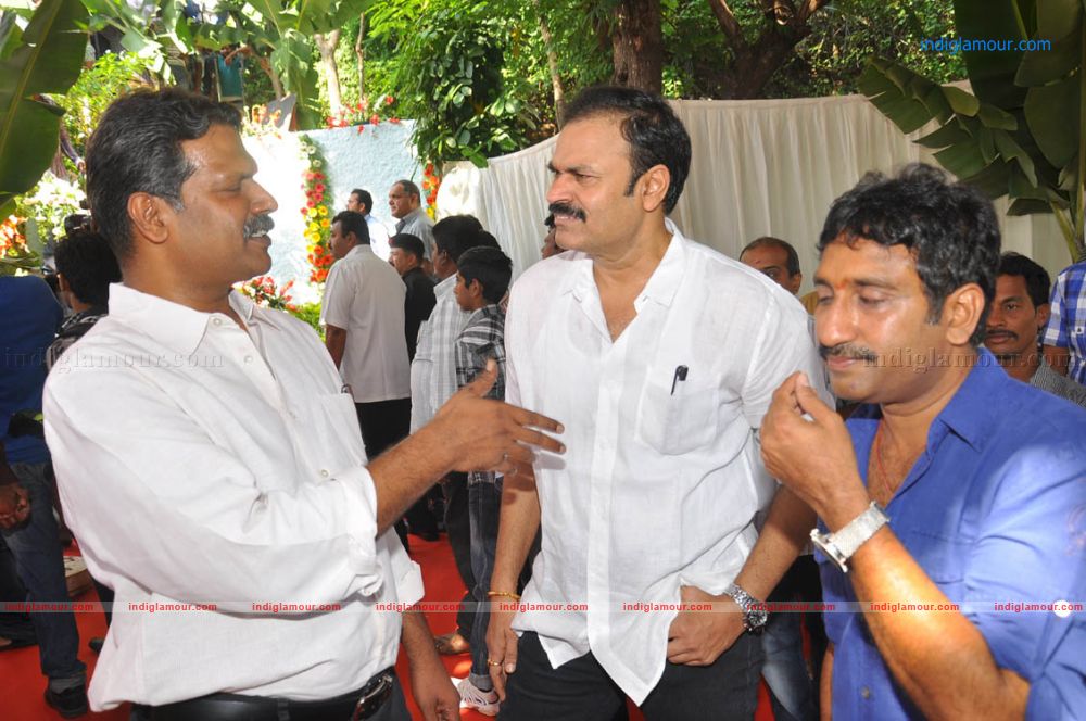 Iddarammailatho Movie Opening Photos Event hd photo