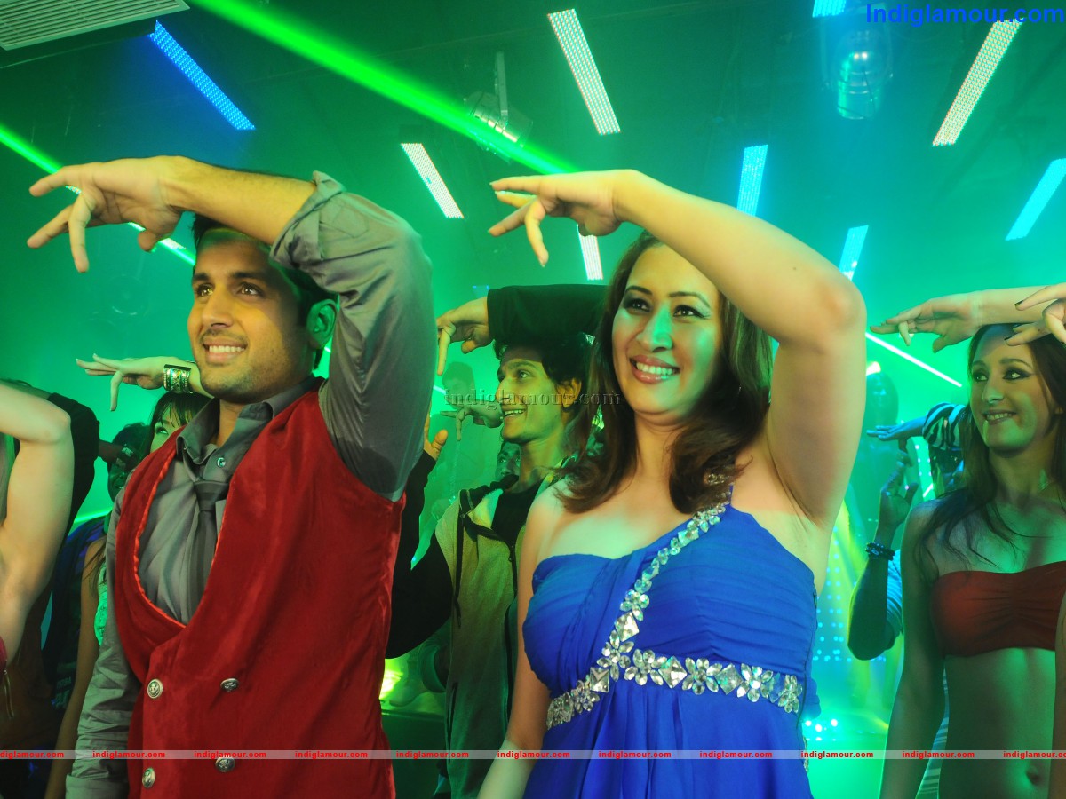 Gunde Jaari Gallanthayindhe Event hd photo