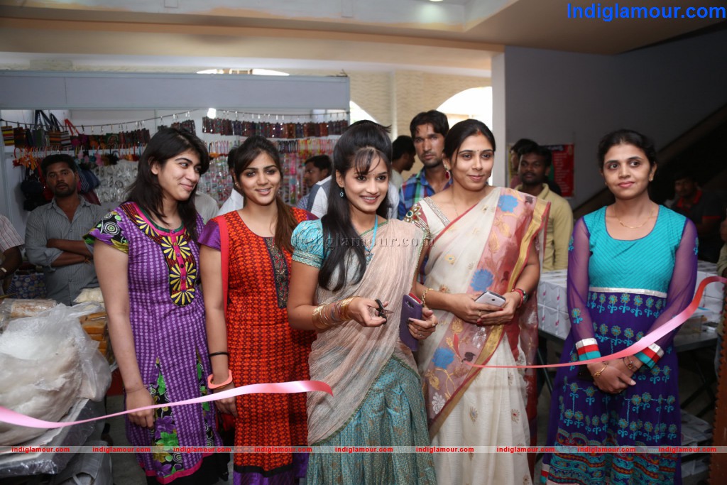 Lavanya Inaugurates Parinaya Wedding Fair Event hd photo