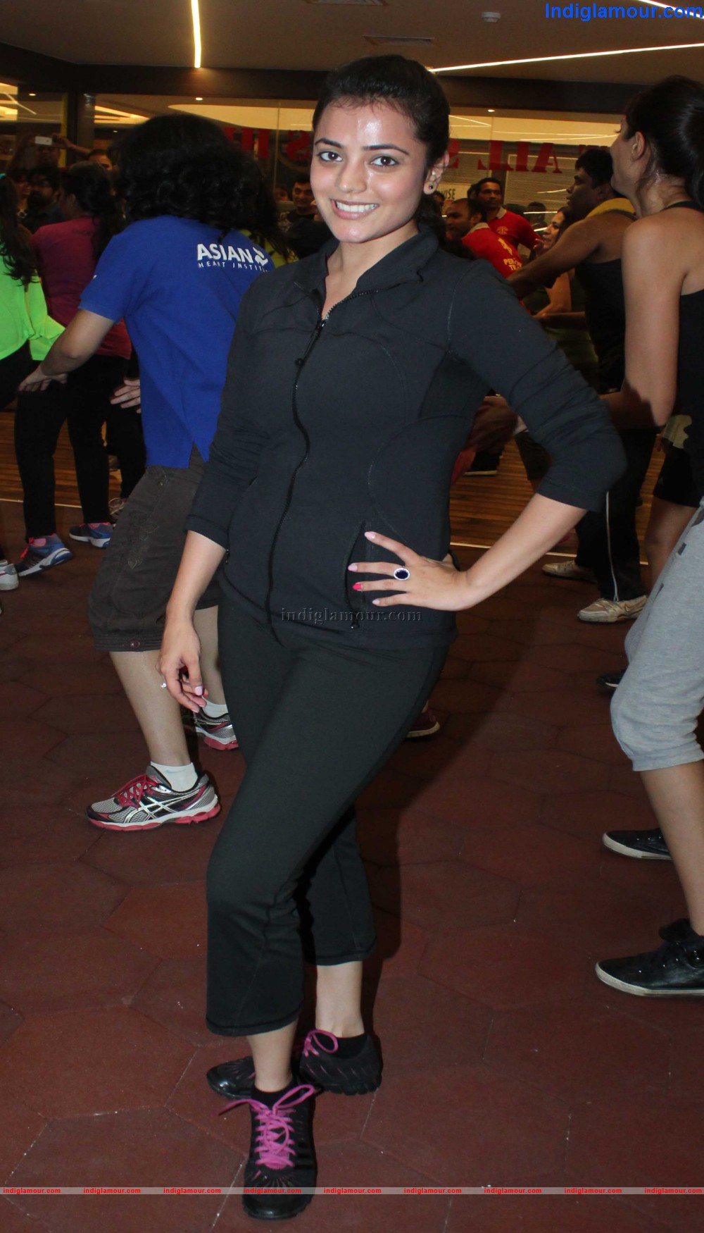 Kajal Agarwal launches Zumba Session at Golds Gym Event hd photo