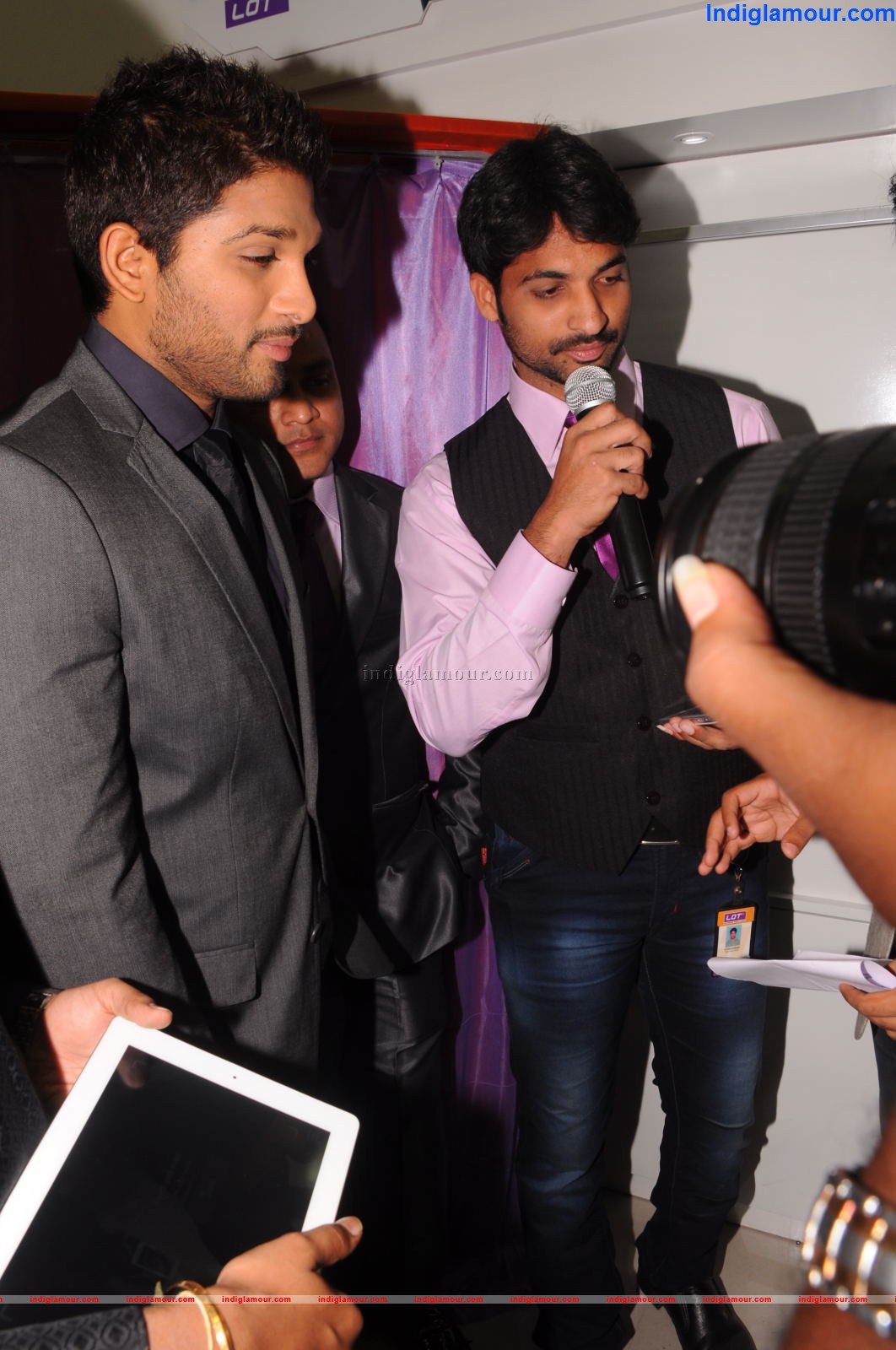 Lot Mobile Shop Opening Event hd photo