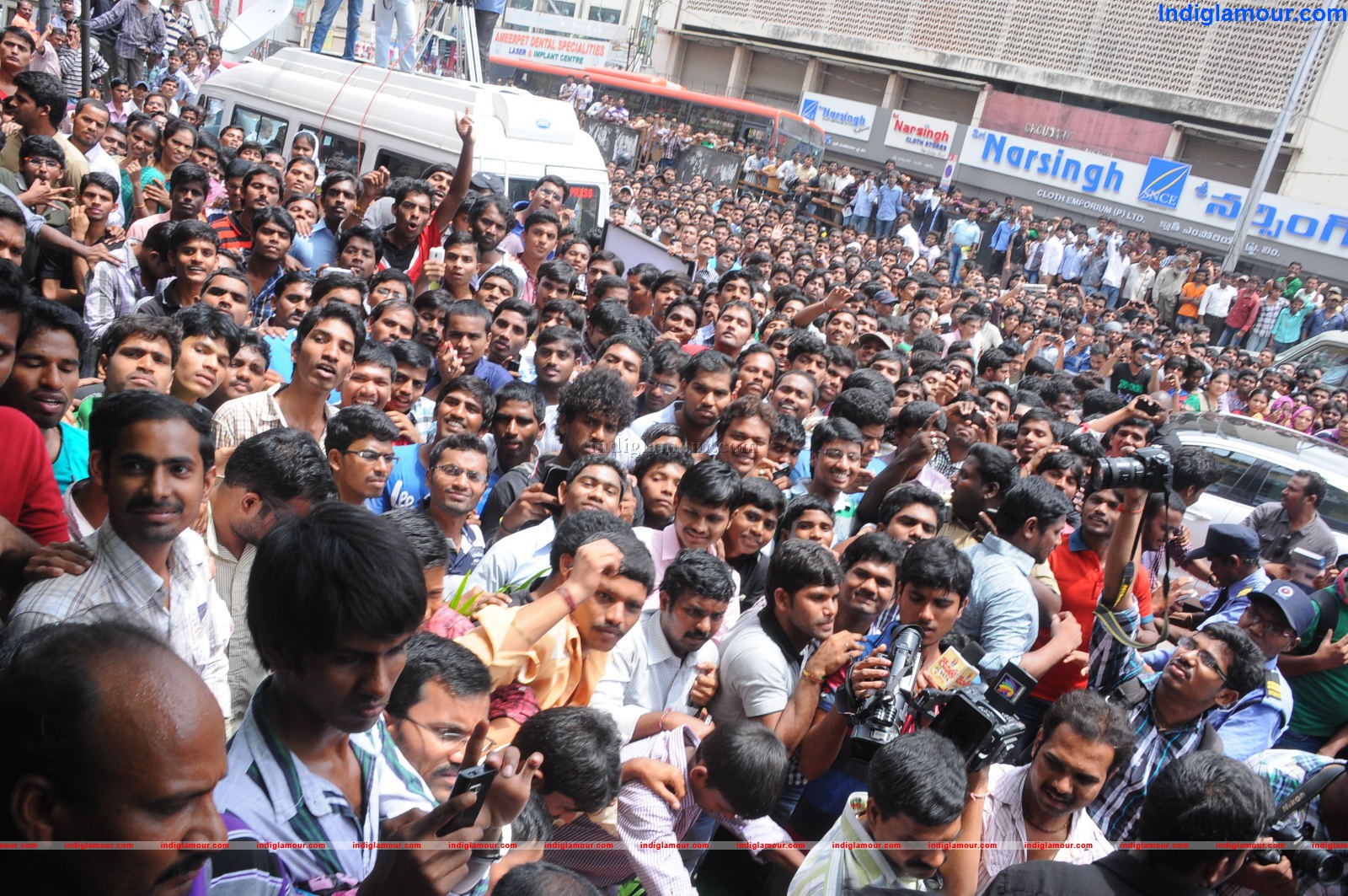 Lot Mobile Shop Opening Event hd photo