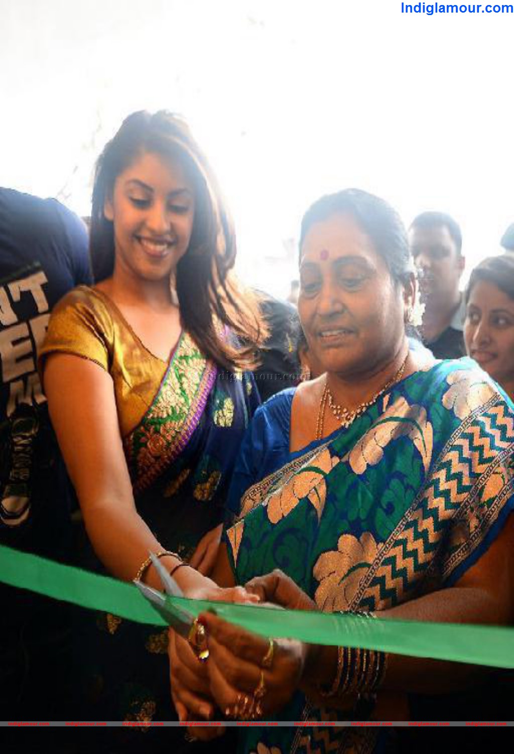 Richa Gangopadhayay Launches Ravi Teja Textiles Event hd photo
