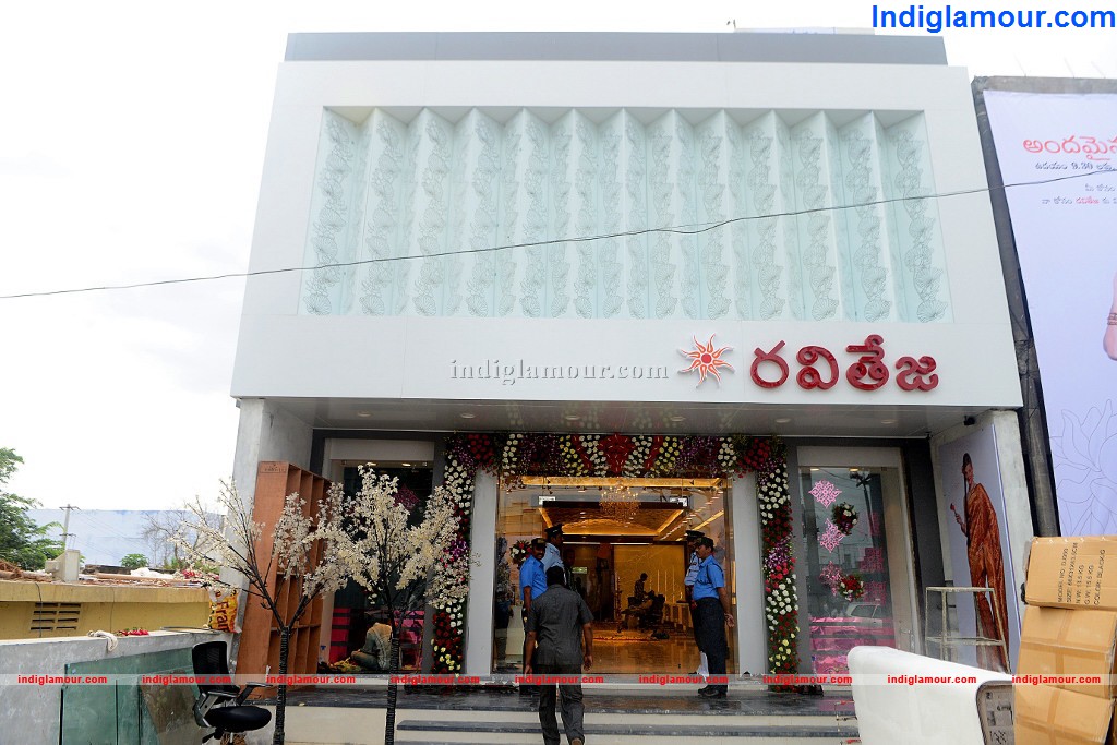 Richa Gangopadhayay Launches Ravi Teja Textiles Event hd photo