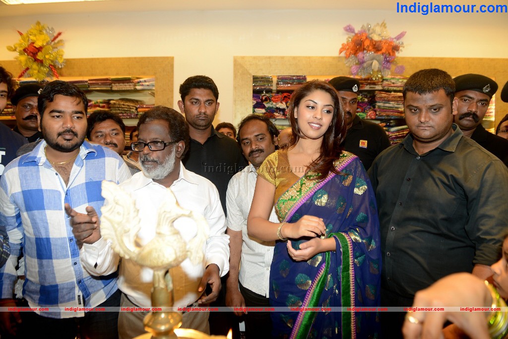 Richa Gangopadhayay Launches Ravi Teja Textiles Event hd photo