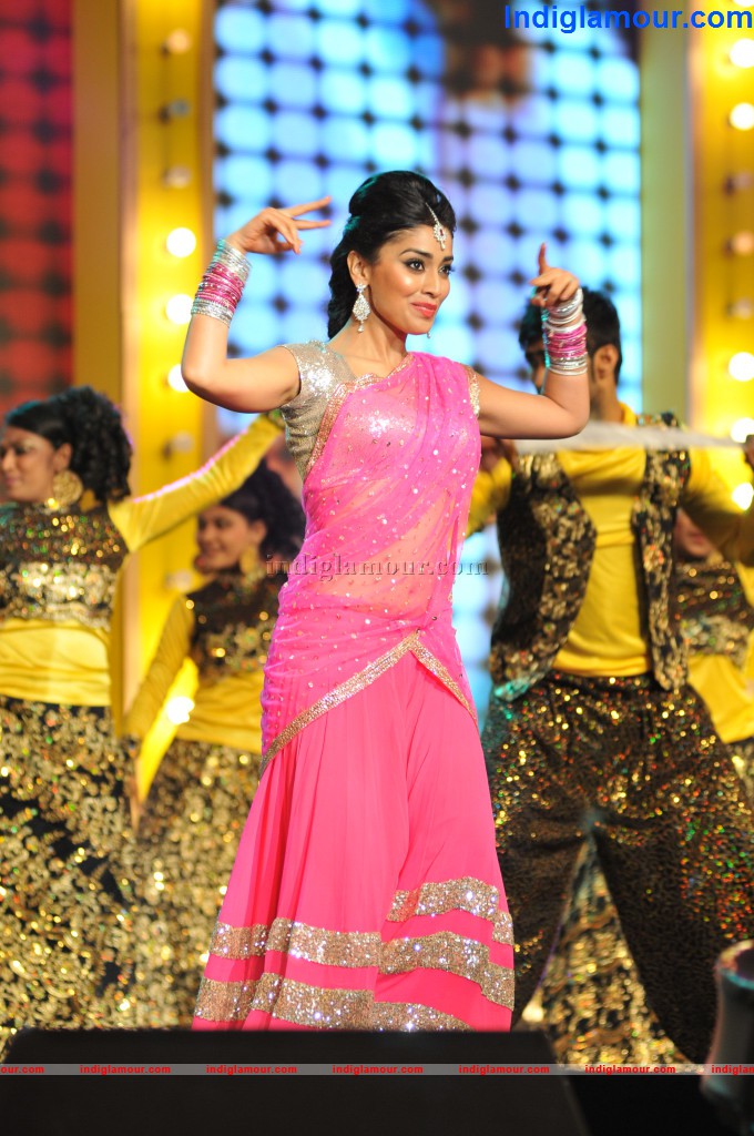 Shriya Dance at Mirchi Music Awards Event hd photo
