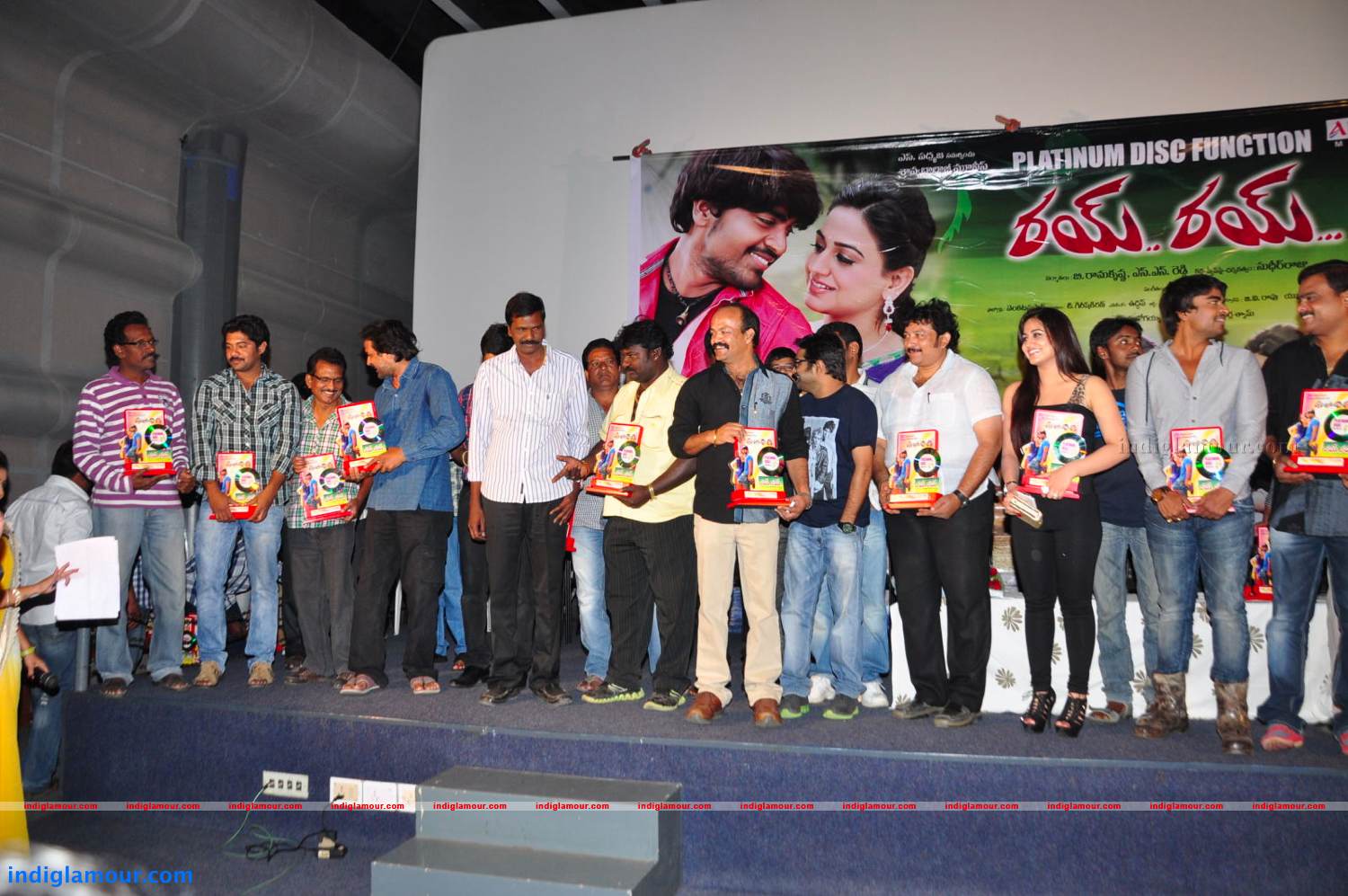 Rey Rey Platinum Disc Function Photos Event hd photo