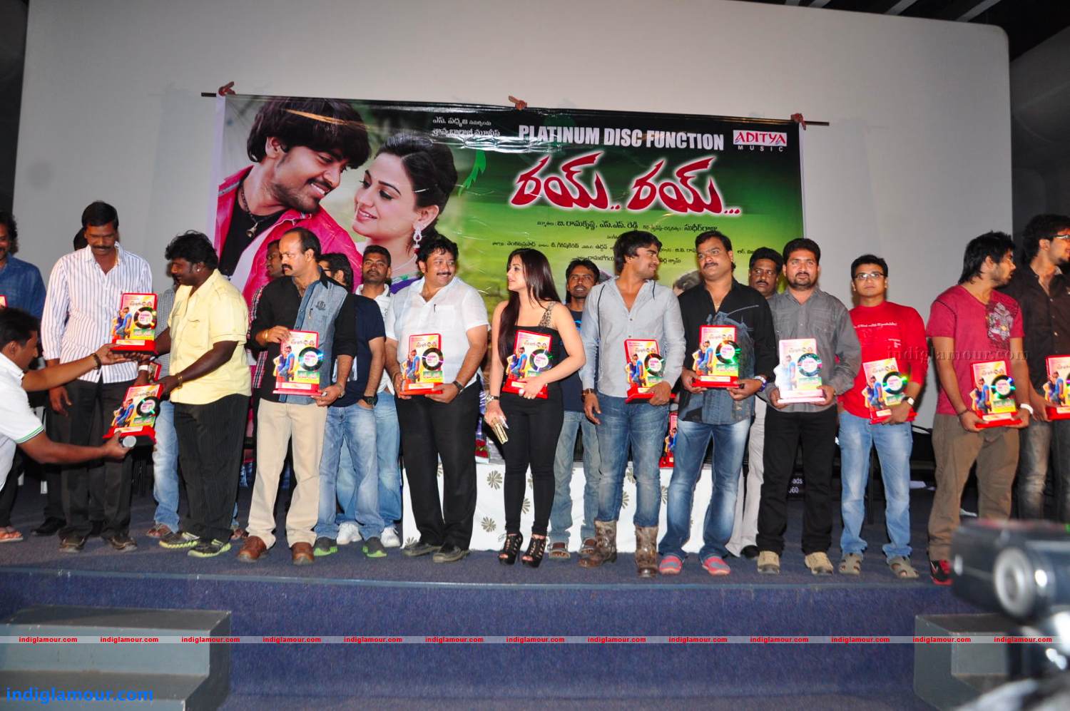 Rey Rey Platinum Disc Function Photos Event hd photo