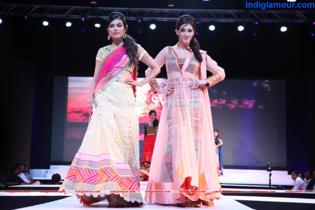 Celebs at Fashion Thrills Show Event hd photo