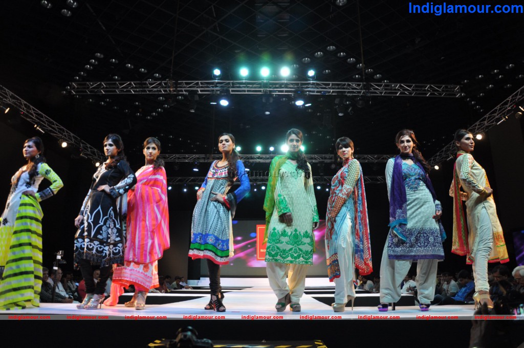 Celebs at Fashion Thrills Show Event hd photo