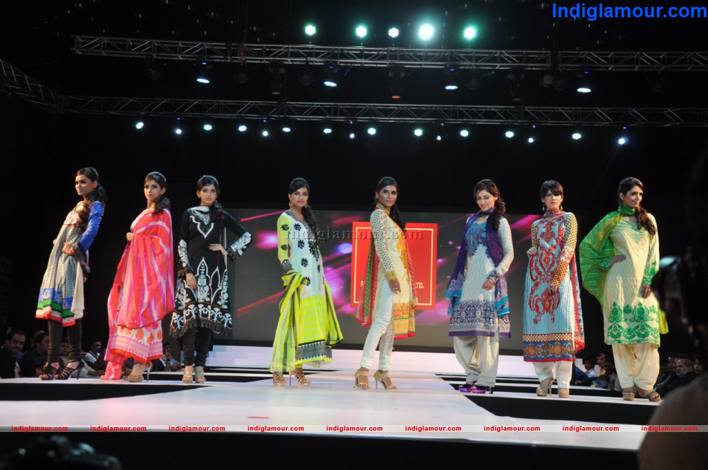 Celebs at Fashion Thrills Show Event hd photo
