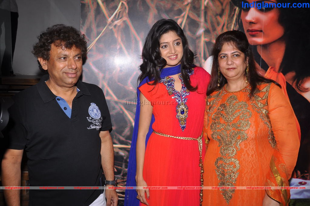 Poonam Kaur at F Studio Launch Event hd photo