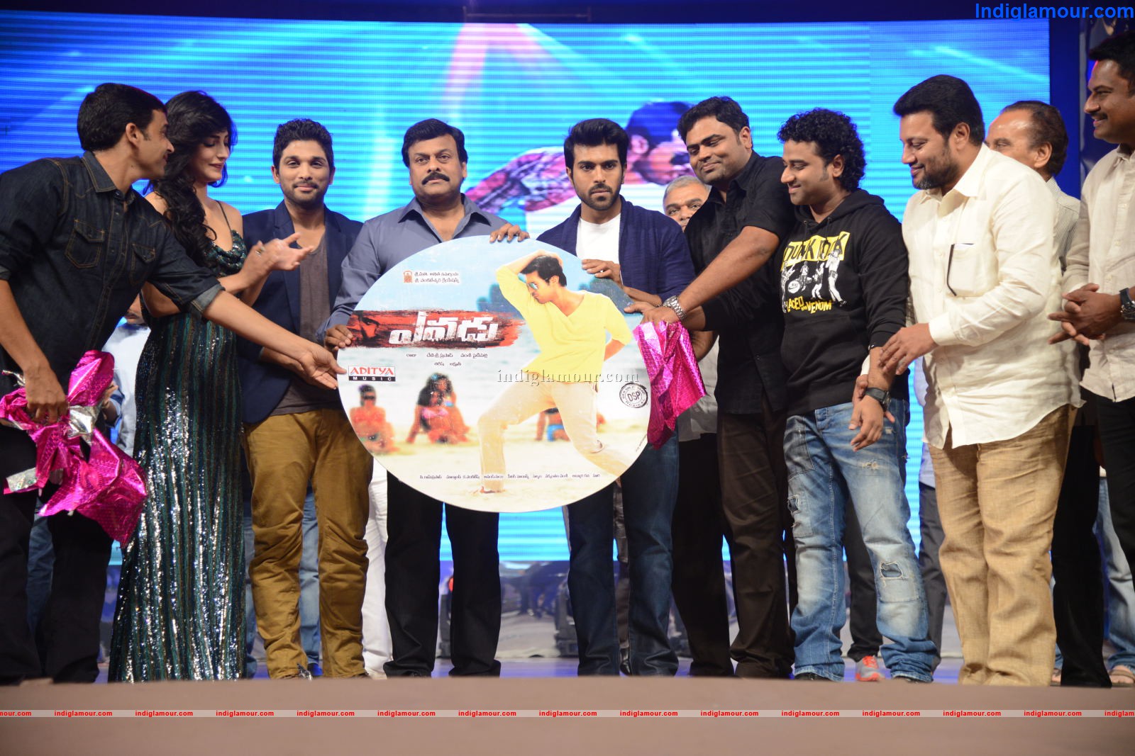 Yevadu Movie Audio Launch Event hd photo