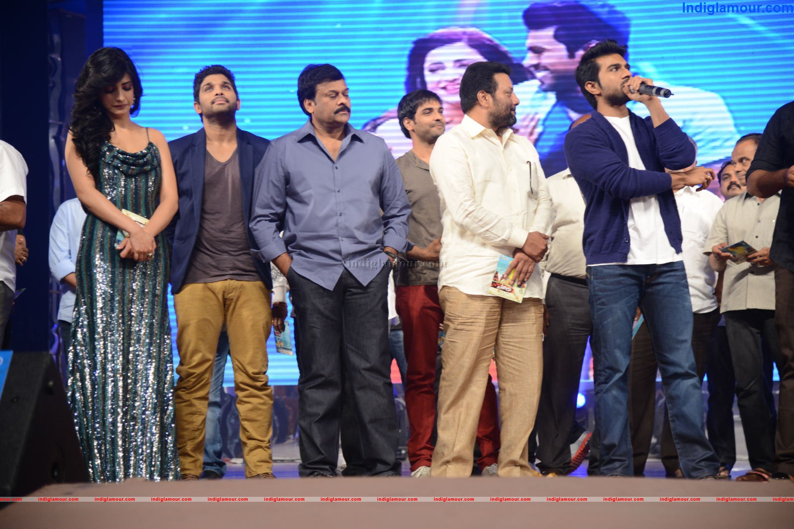 Yevadu Movie Audio Launch Event hd photo