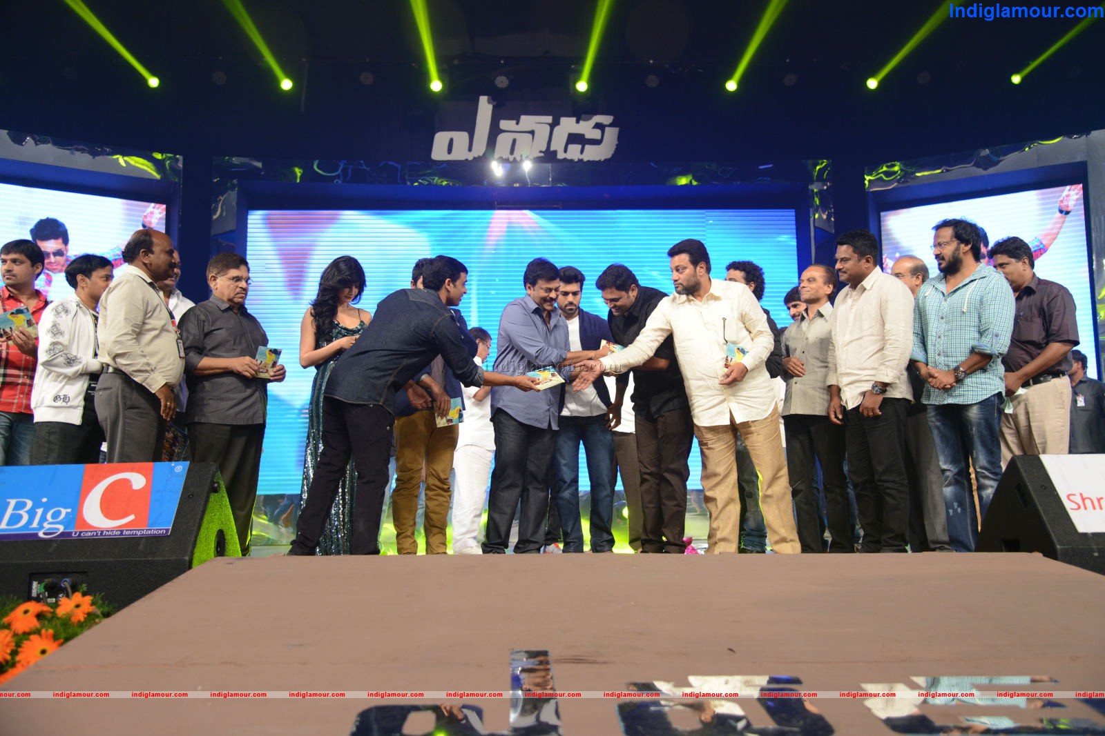 Yevadu Movie Audio Launch Event hd photo