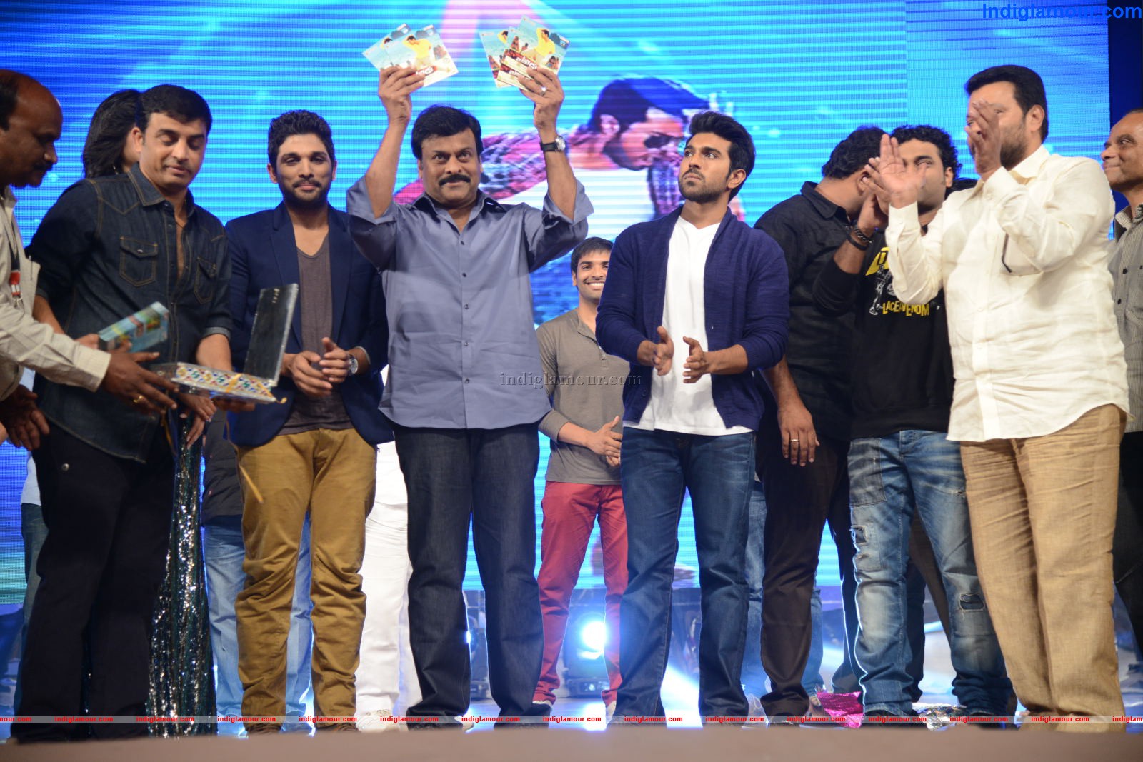 Yevadu Movie Audio Launch Event hd photo