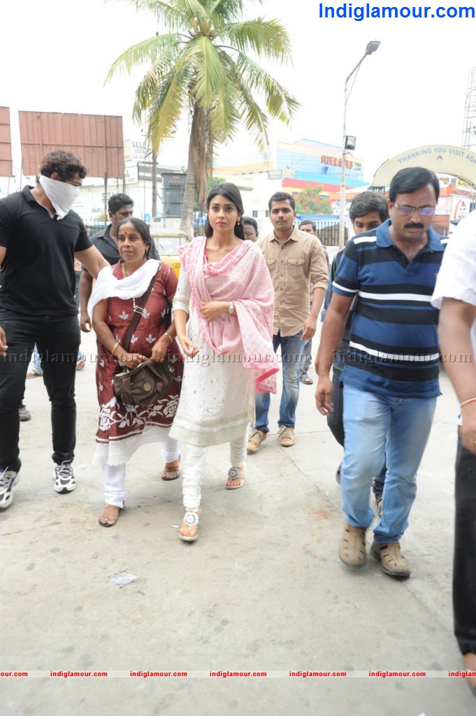 Pavithra Team Theatera Coverage Event hd photo