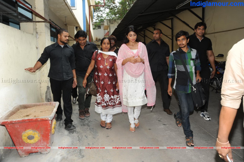Pavithra Team Theatera Coverage Event hd photo