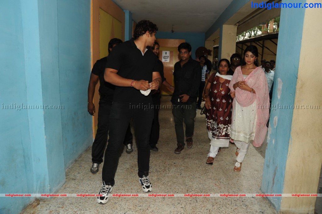 Pavithra Team Theatera Coverage Event hd photo