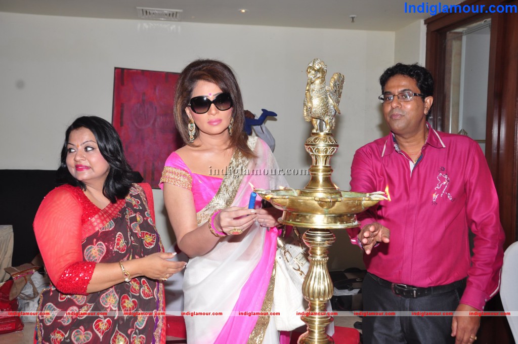 Shreedevi Chowdary Launches Akritti Elite Exhibition Event hd photo