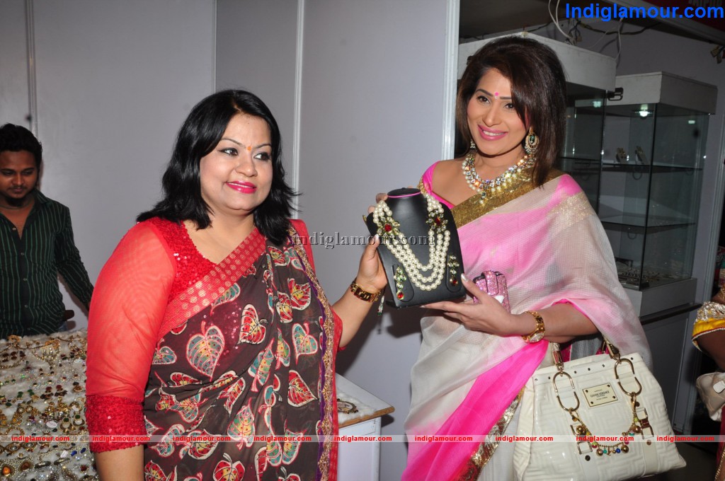 Shreedevi Chowdary Launches Akritti Elite Exhibition Event hd photo