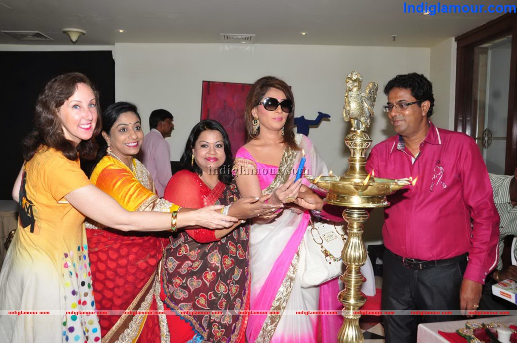 Shreedevi Chowdary Launches Akritti Elite Exhibition Event hd photo
