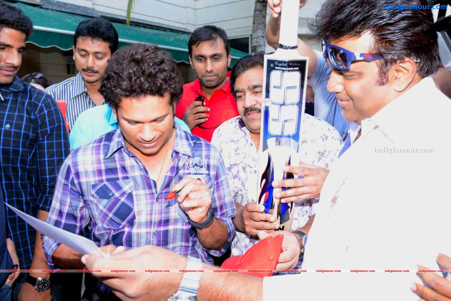 Telugu Warriors Team meet Mr.Sachin And Mr Laxman at ITC Kakatiya Event hd photo