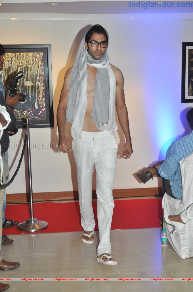 Celebs at Muse Art Gallery Event hd photo