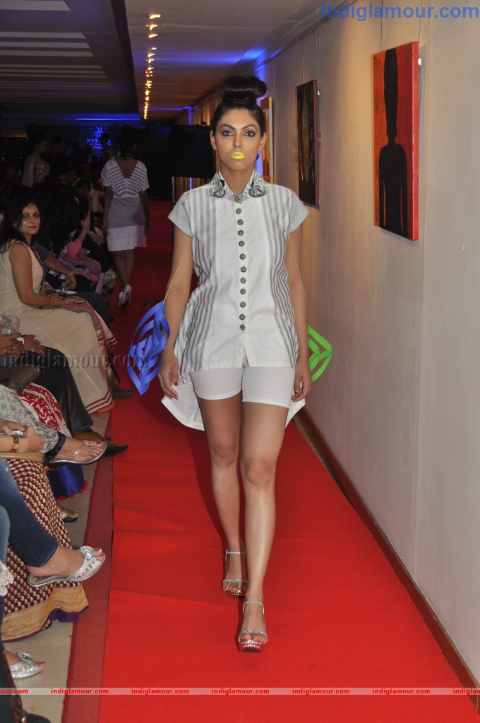 Celebs at Muse Art Gallery Event hd photo