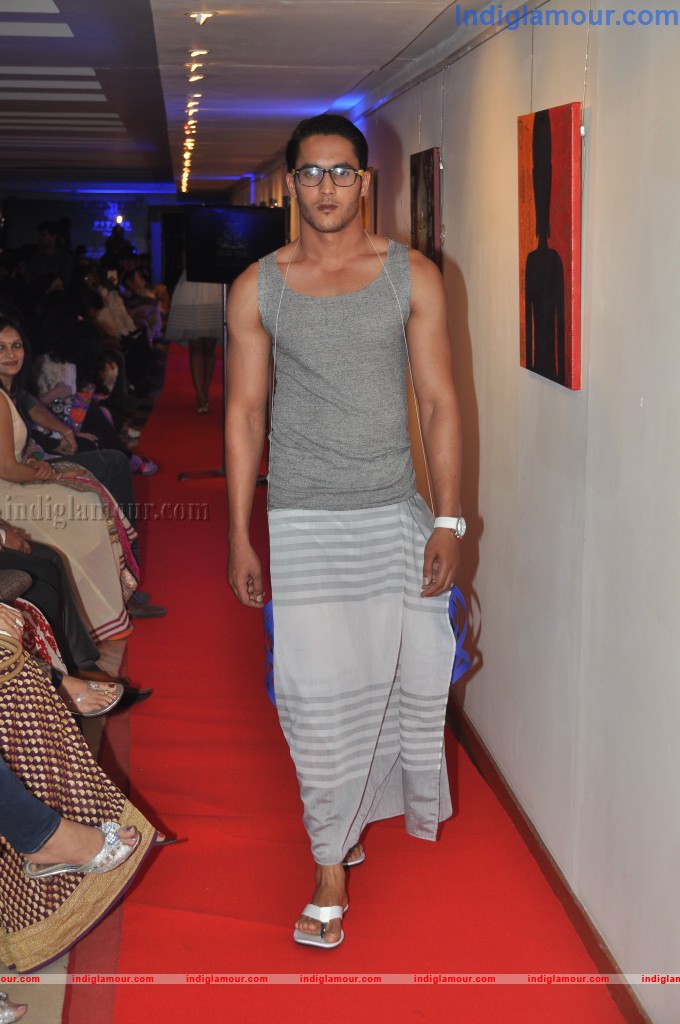 Celebs at Muse Art Gallery Event hd photo