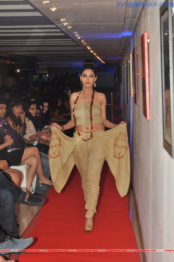 Celebs at Muse Art Gallery Event hd photo