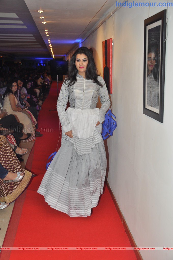 Celebs at Muse Art Gallery Event hd photo
