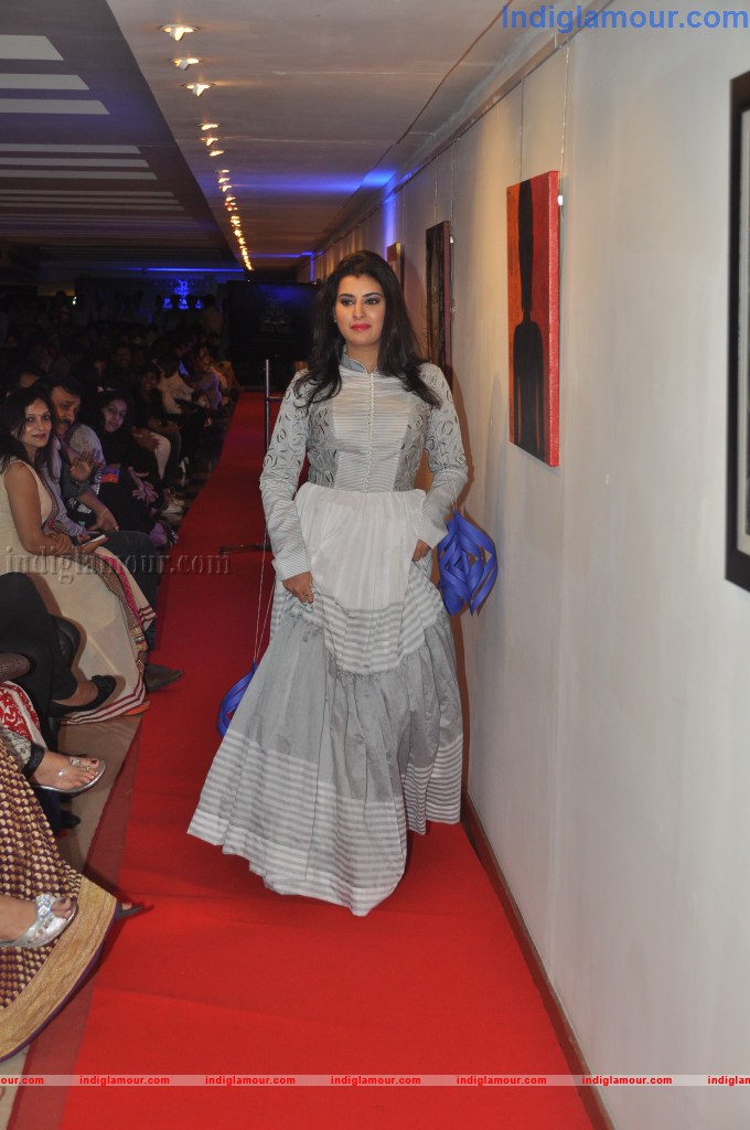 Celebs at Muse Art Gallery Event hd photo