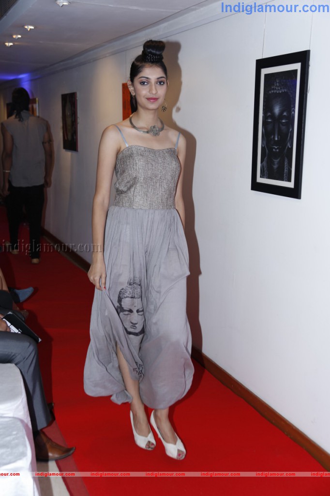 Celebs at Muse Art Gallery Event hd photo
