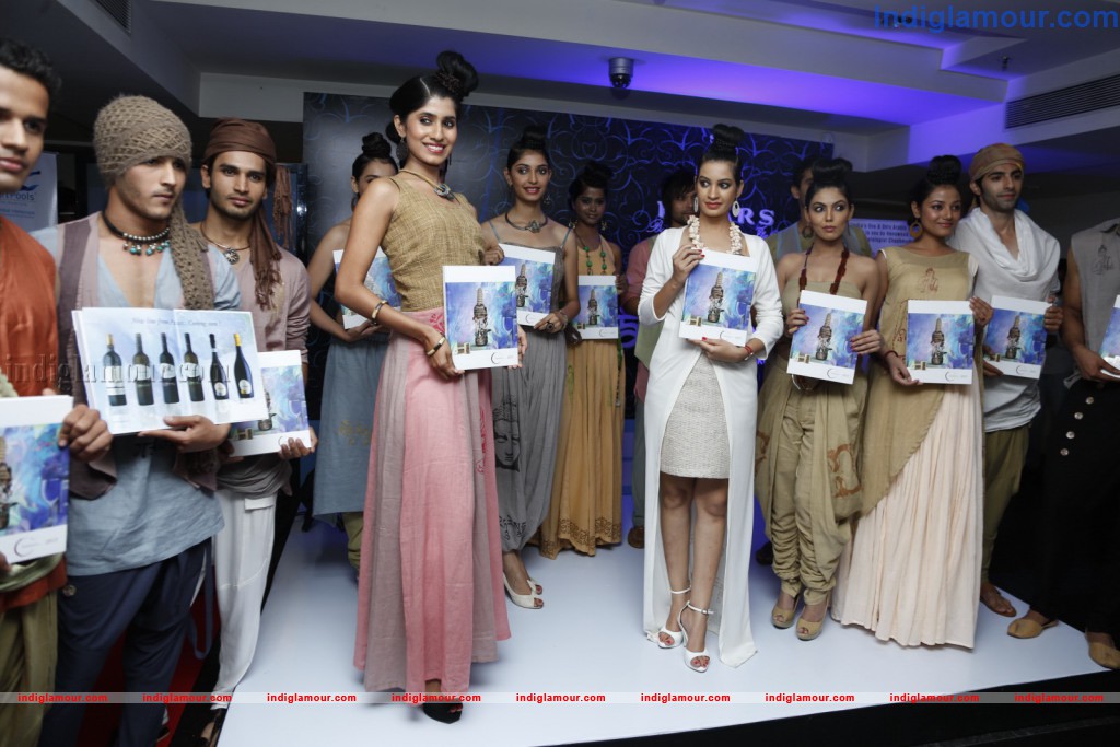 Celebs at Muse Art Gallery Event hd photo