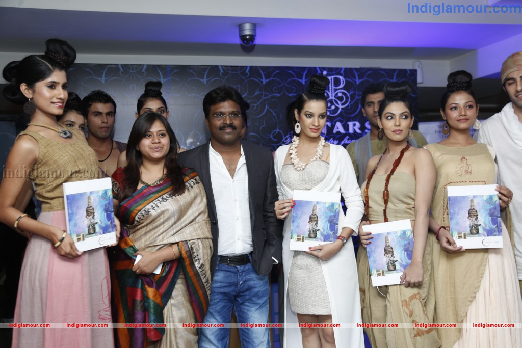 Celebs at Muse Art Gallery Event hd photo