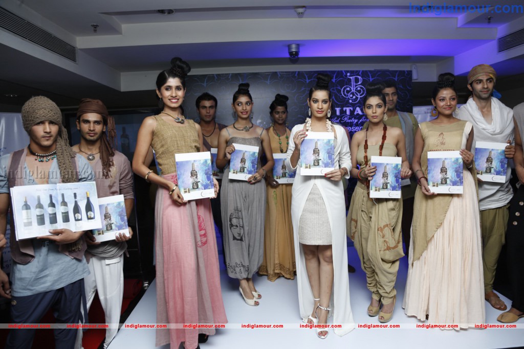 Celebs at Muse Art Gallery Event hd photo