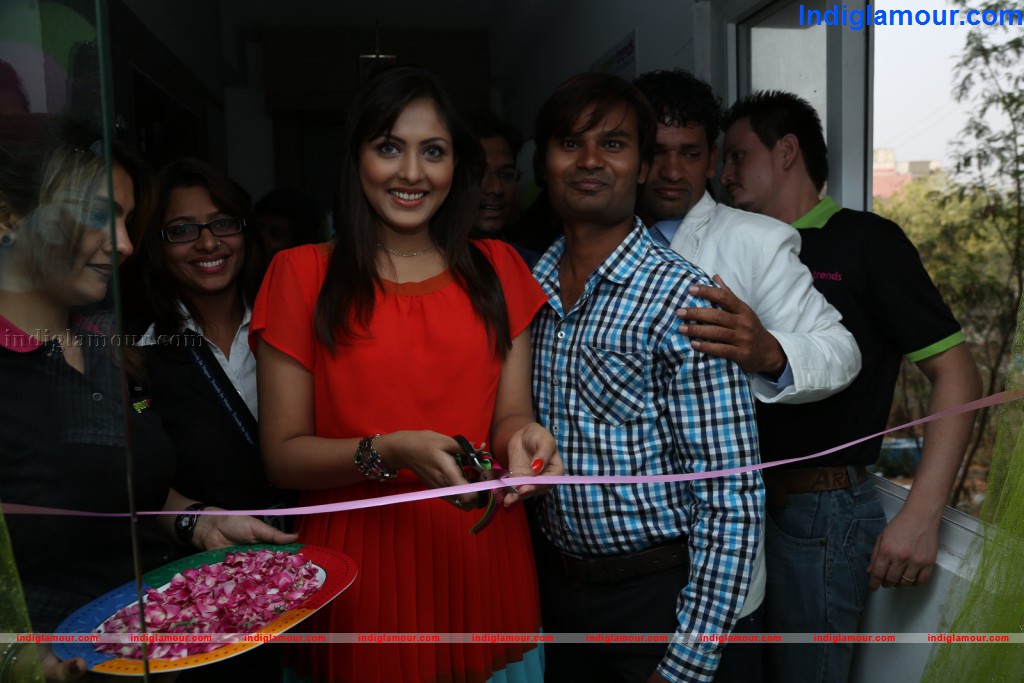 Hot Models at Green Trends 108th Saloon Event hd photo