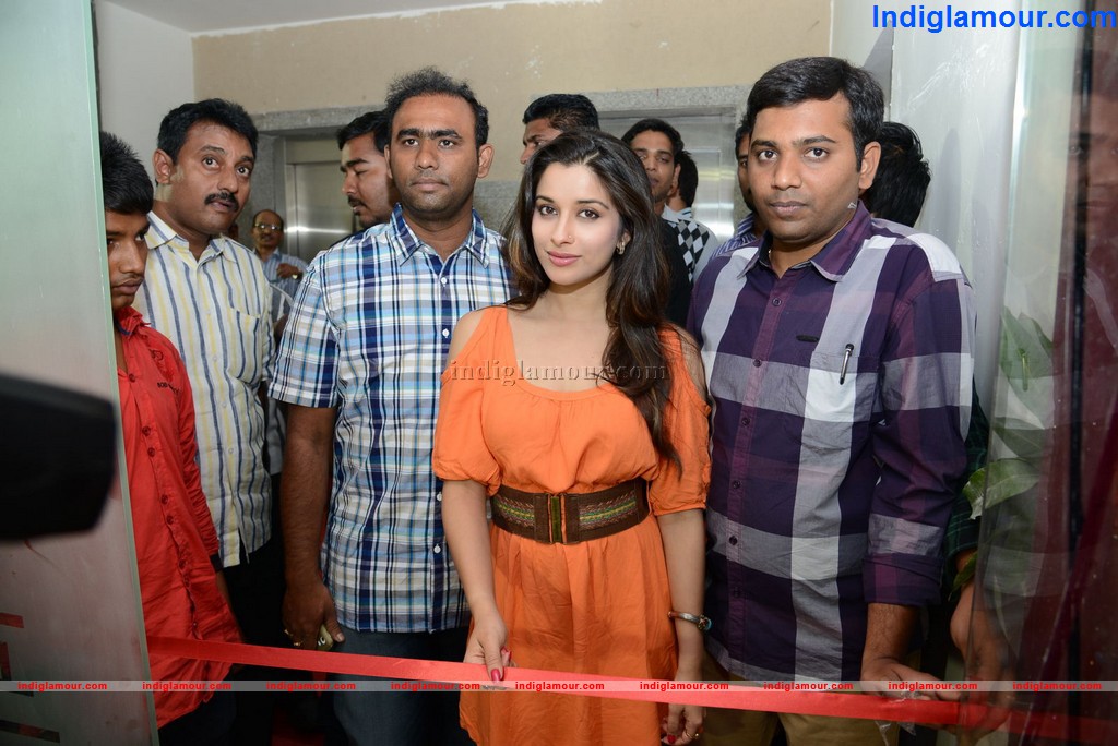 Madhurima Launches Healthy Curves Event hd photo
