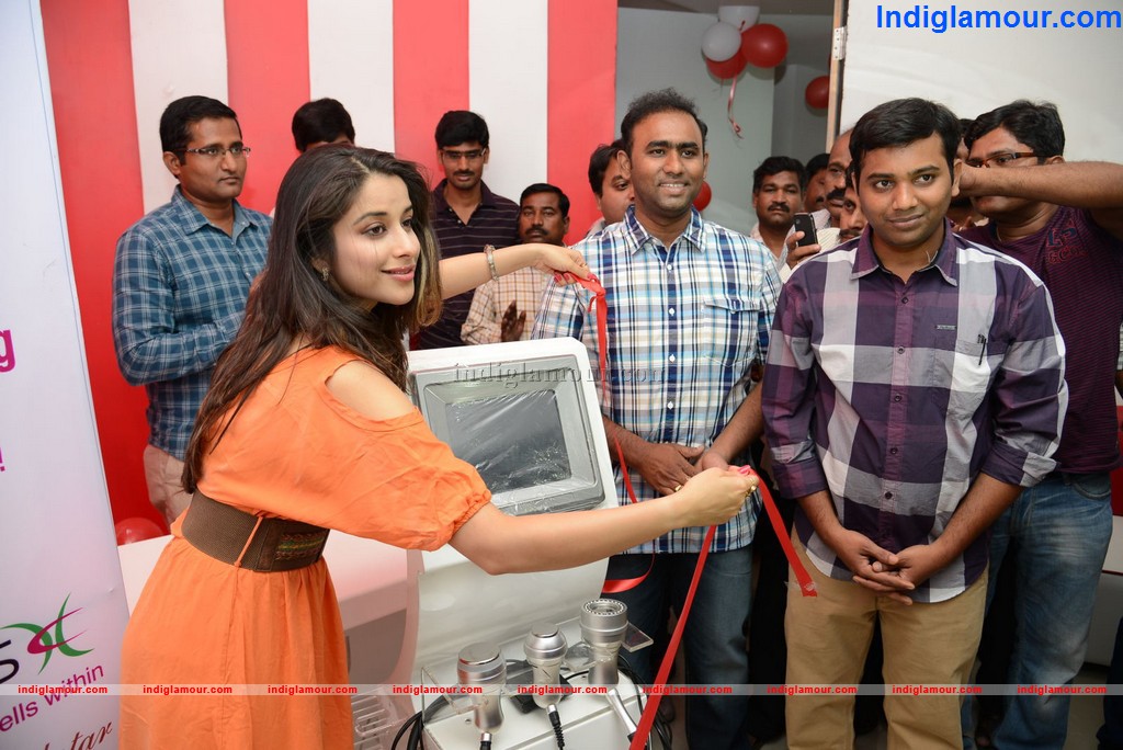 Madhurima Launches Healthy Curves Event hd photo
