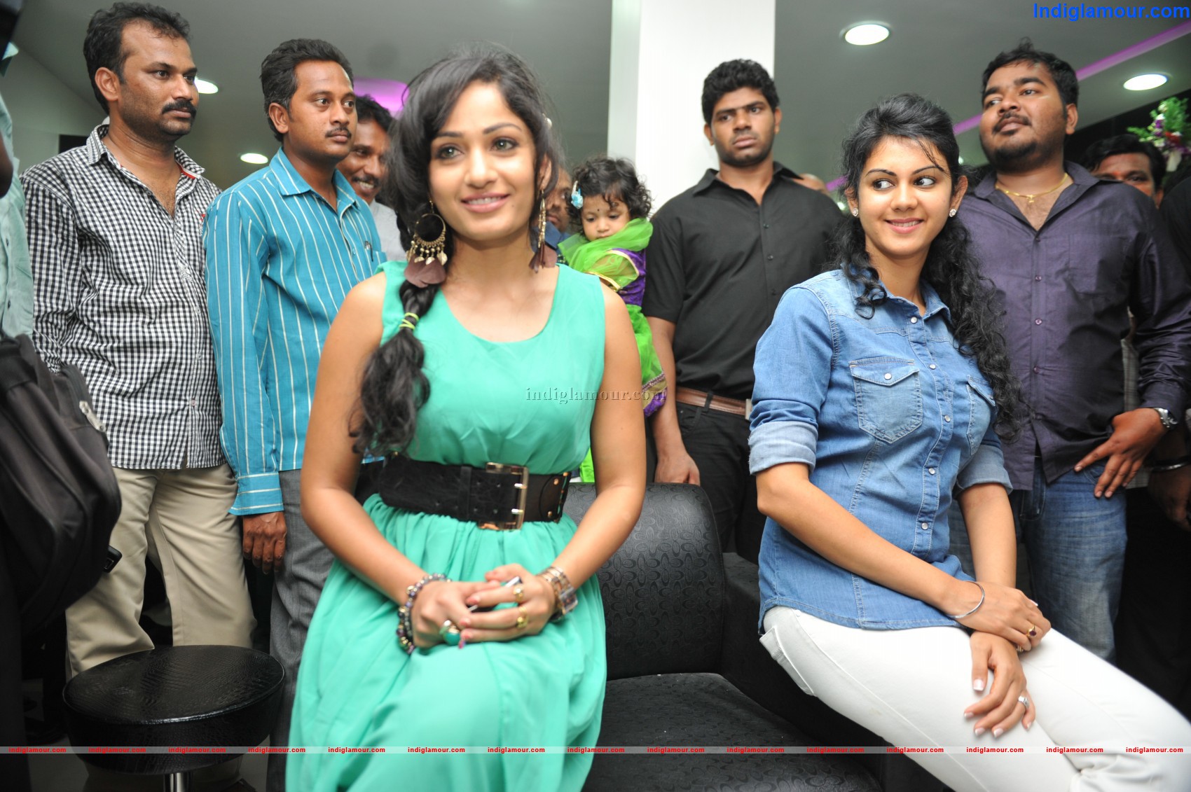 Naturals Launches Salon at Guntur Inaugurated by Actress Kamna Jethamalani , Madhavi Latha Event hd photo