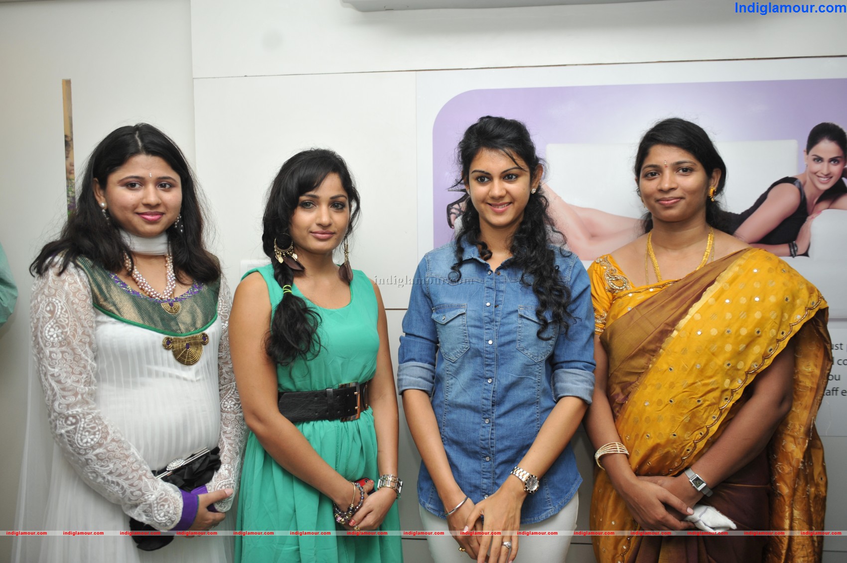 Naturals Launches Salon at Guntur Inaugurated by Actress Kamna Jethamalani , Madhavi Latha Event hd photo