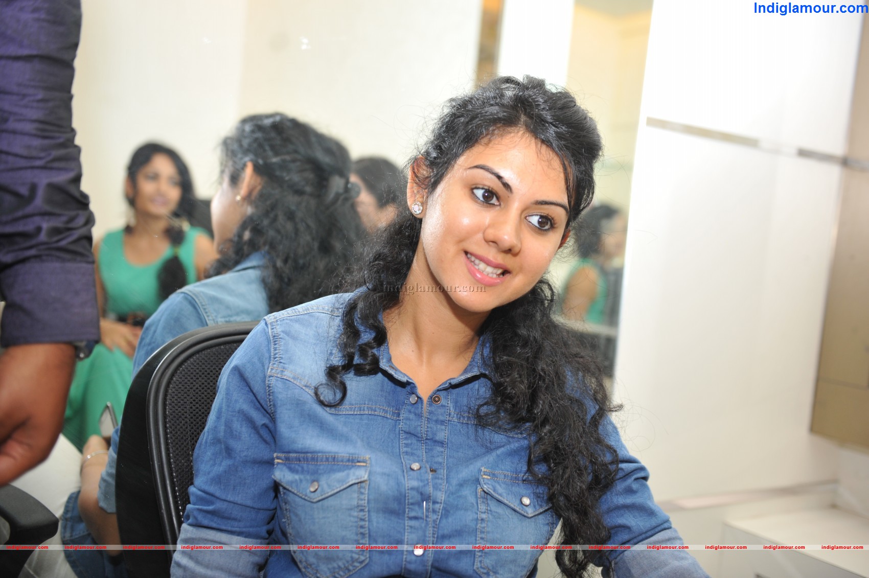 Naturals Launches Salon at Guntur Inaugurated by Actress Kamna Jethamalani , Madhavi Latha Event hd photo