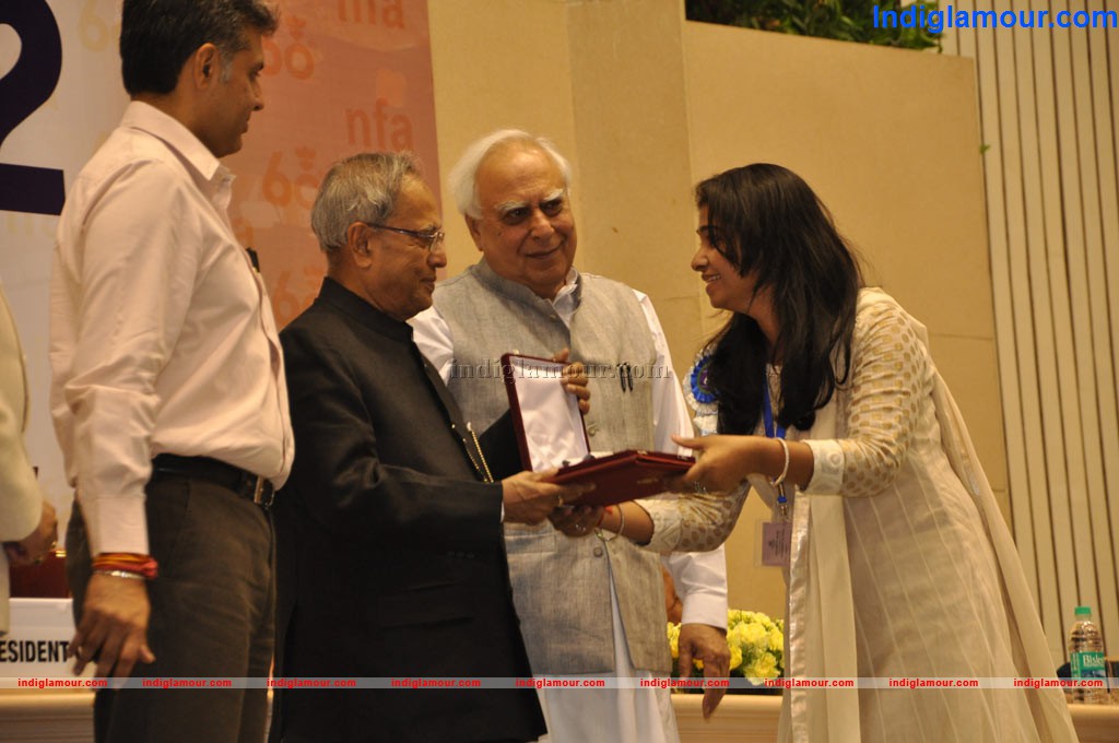 Ms Poornima Receiving National Award Event hd photo