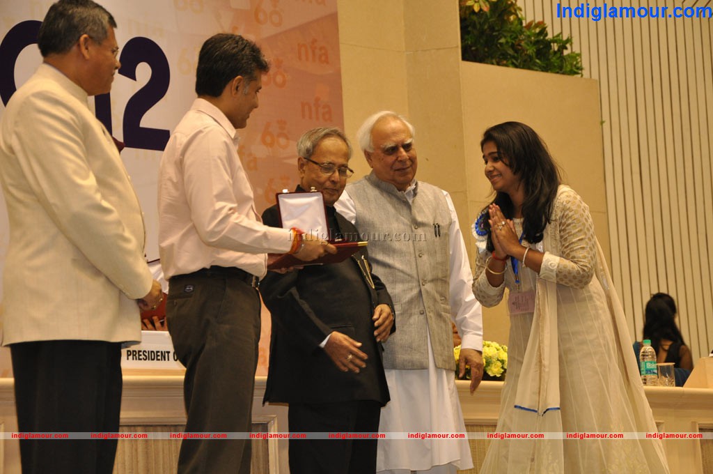 Ms Poornima Receiving National Award Event hd photo