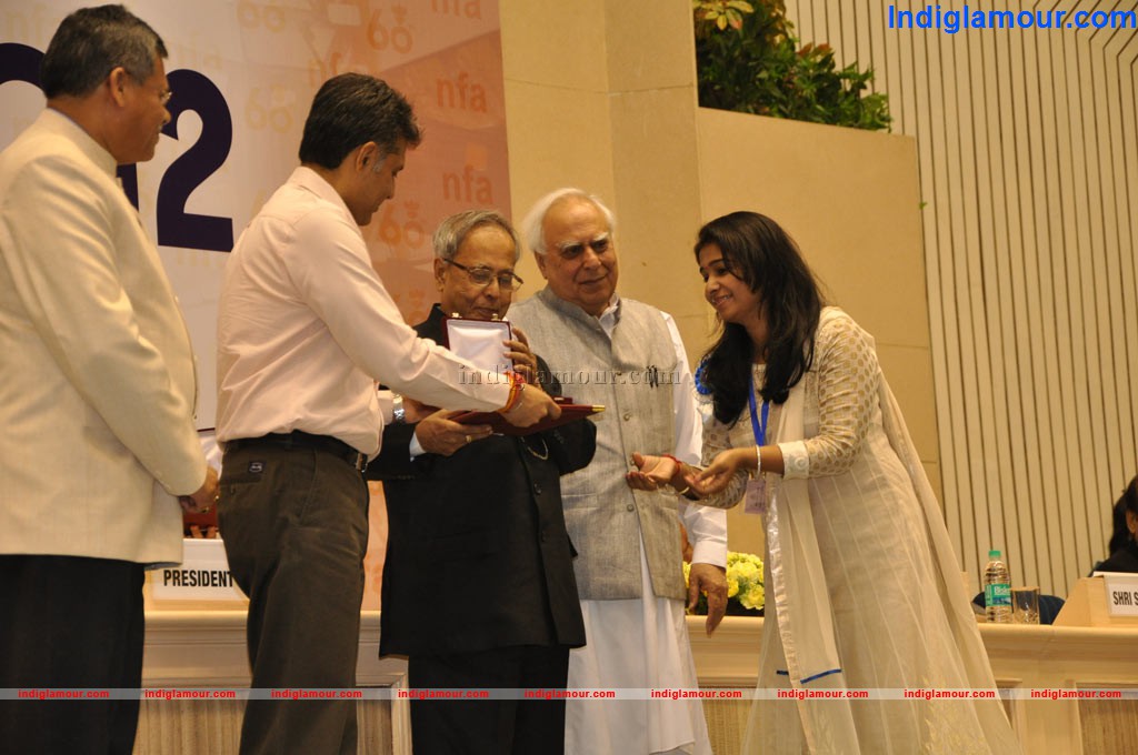 Ms Poornima Receiving National Award Event hd photo