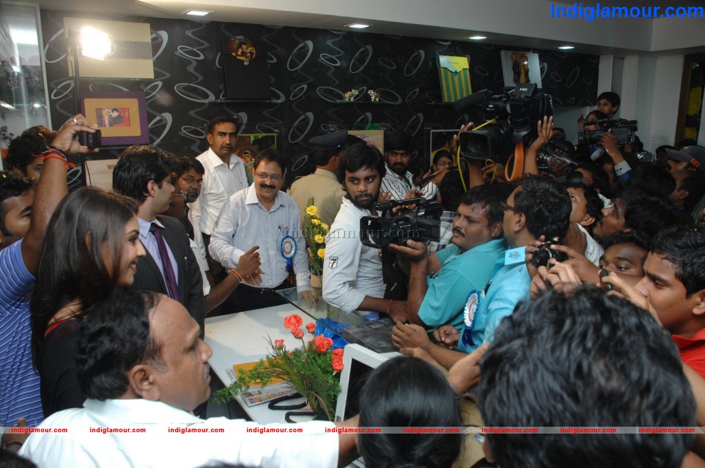 Richa Gangopadhyay Launches Aakruti Lab Event hd photo
