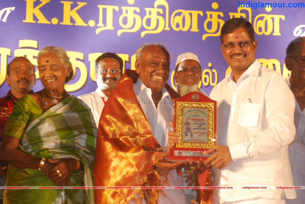 Thamaraikulam Mudhal Thalainagaram Varai Book Launch Event hd photo